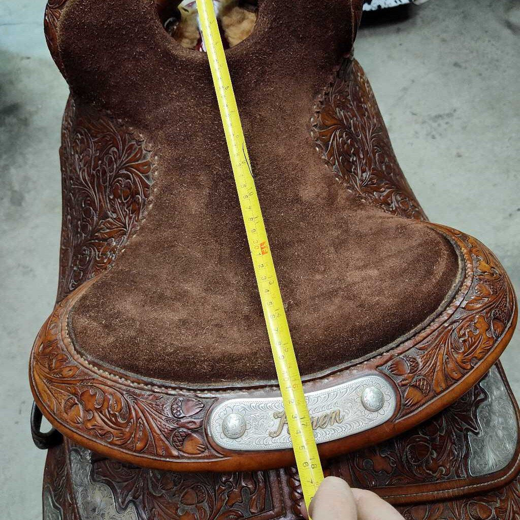 Saddle Show Broken Horn Brand