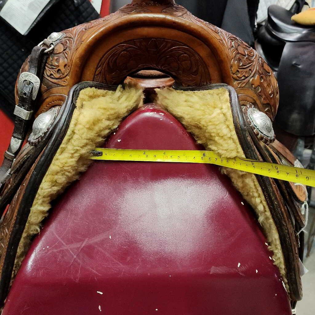 Saddle Show Broken Horn Brand