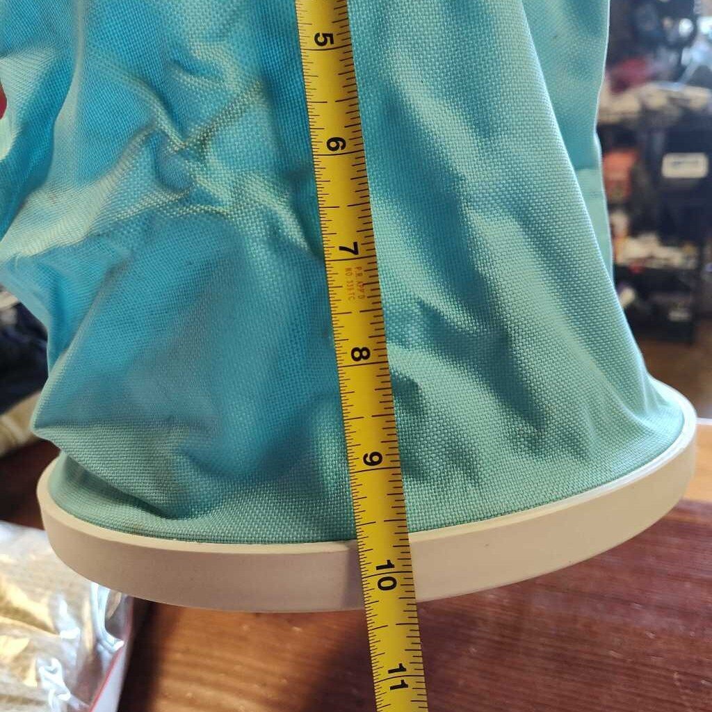 Collapsible water bucket