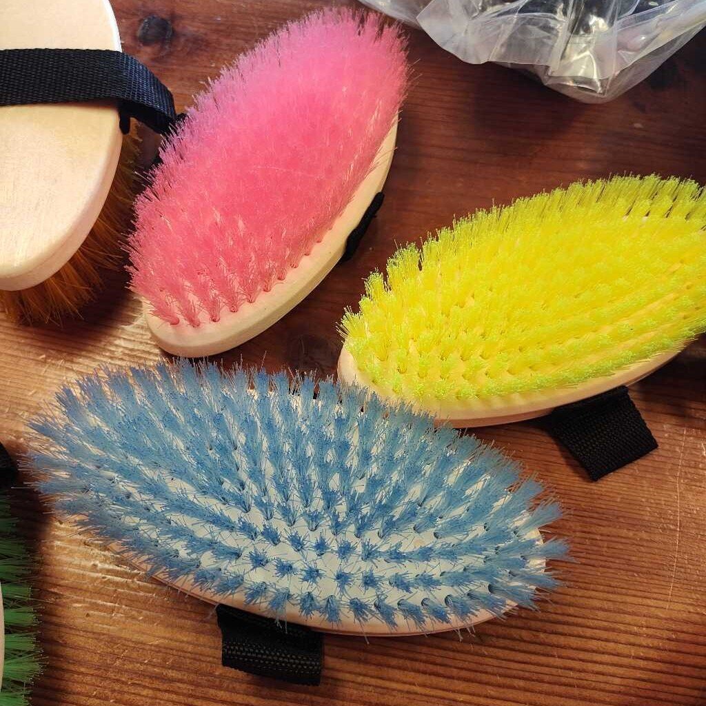 Soft bristle brush