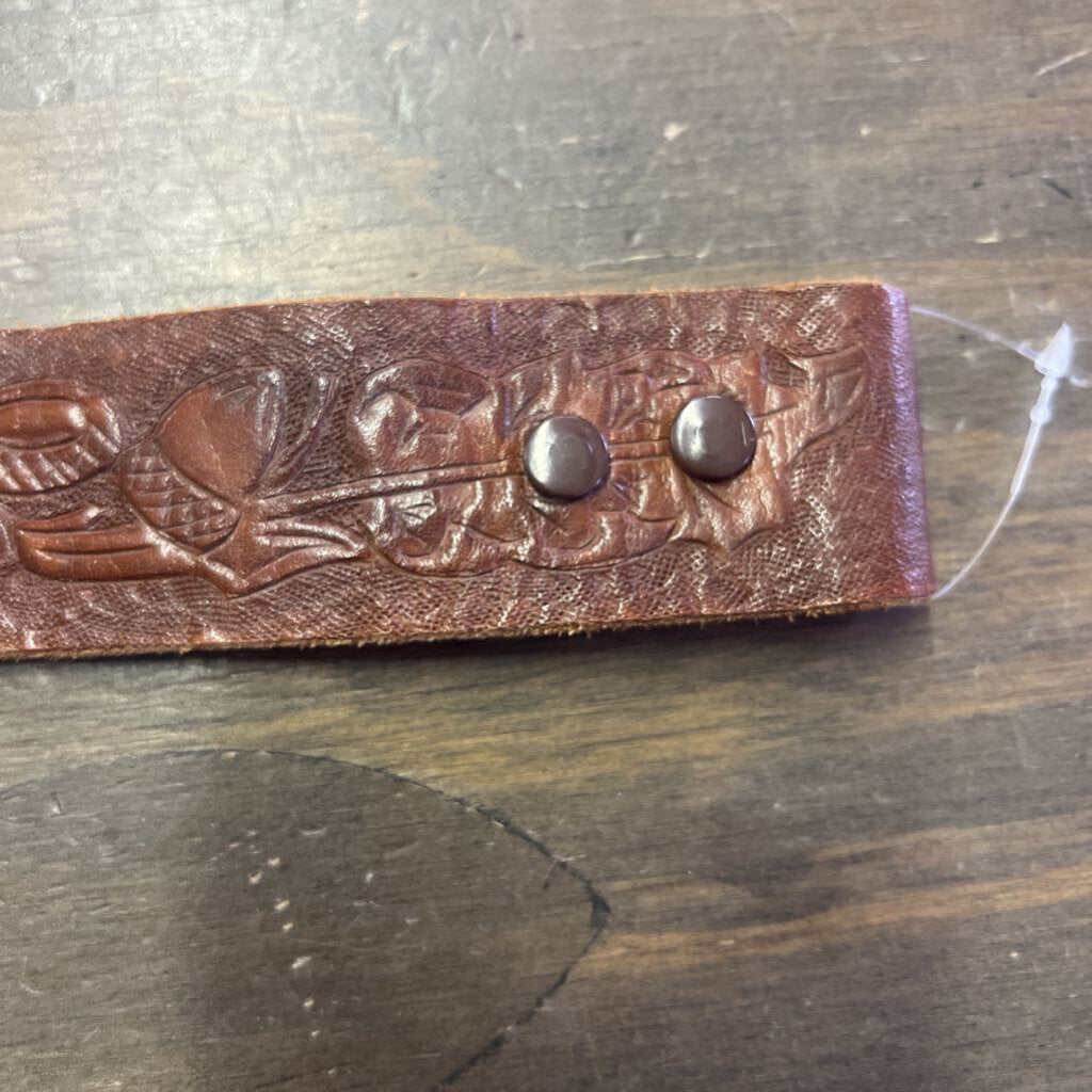 Leather belt-acorn