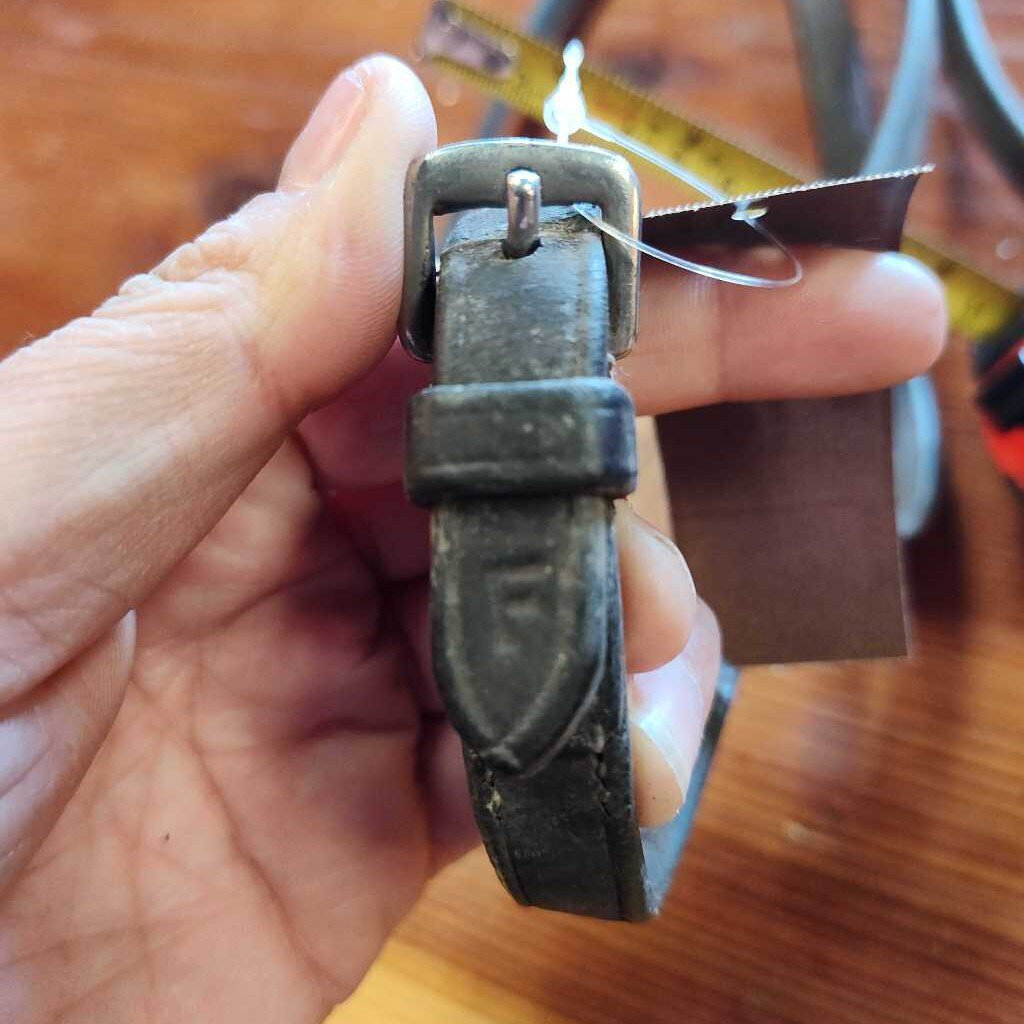 Thin flat leather reins