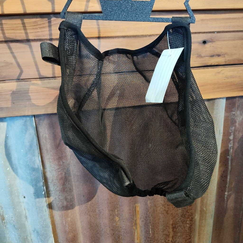 connects to halter/ bridle