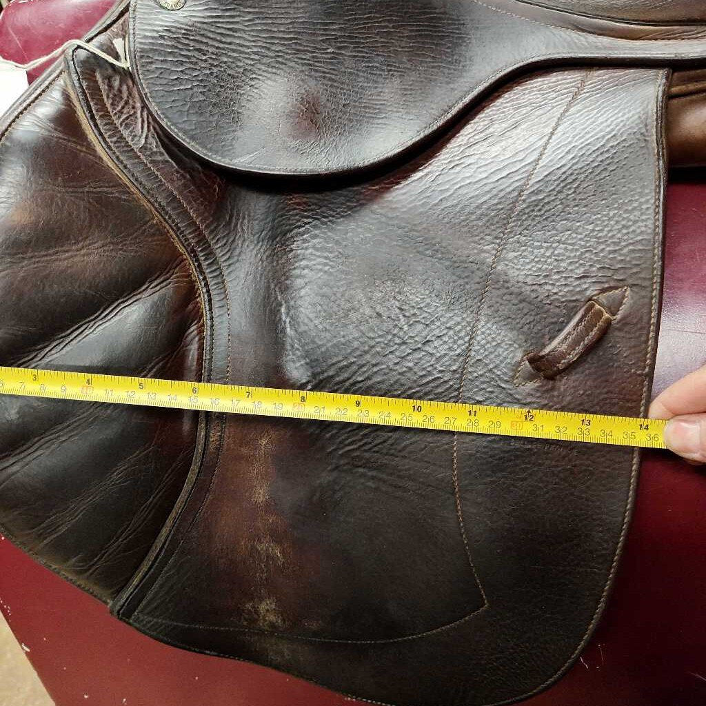Hunter style saddle