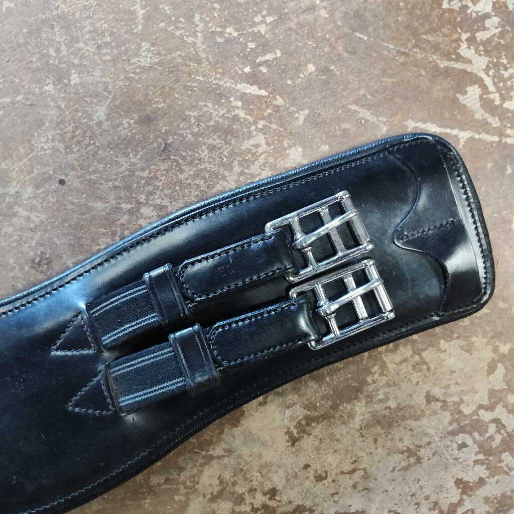Countoured girth