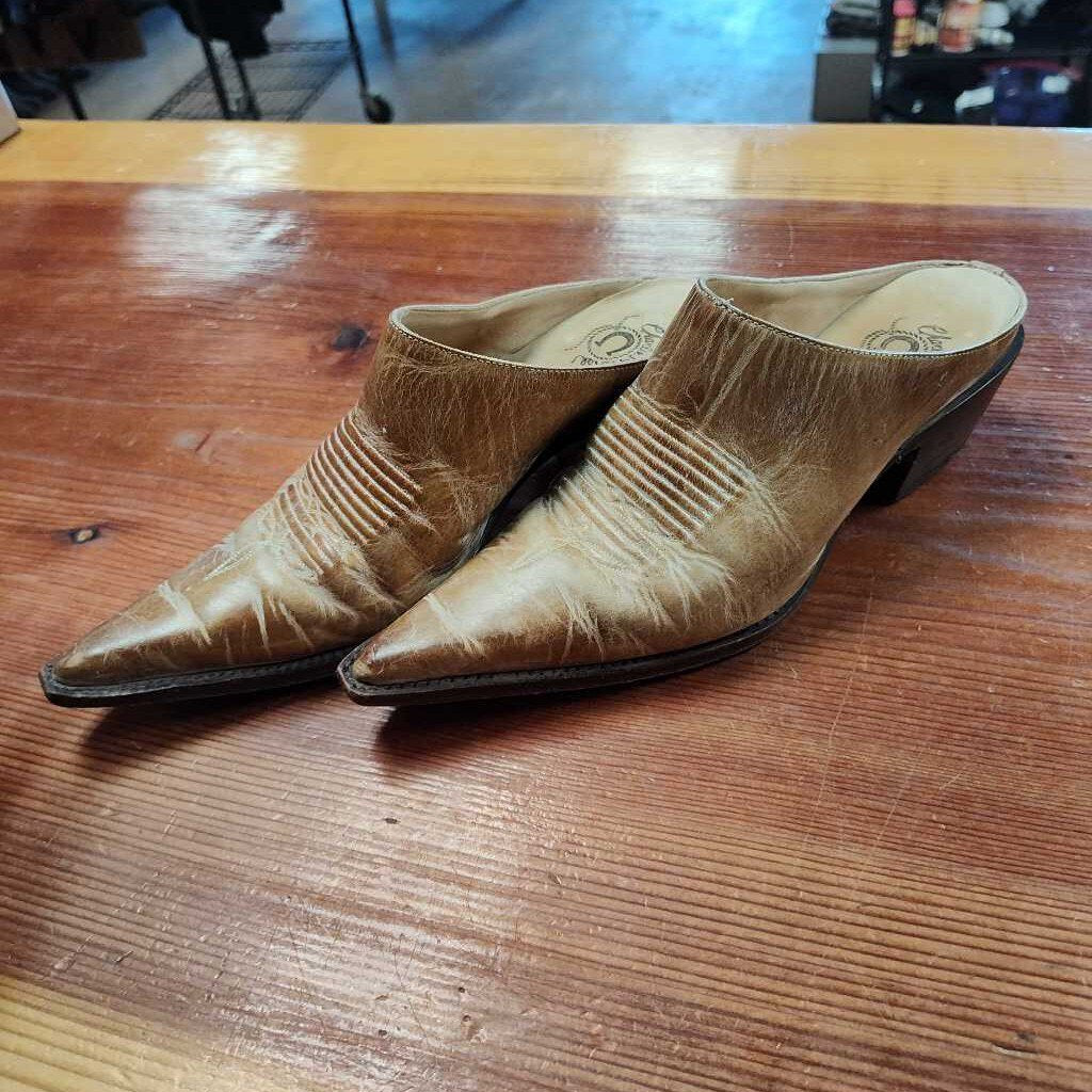 Slip on mules- pointed toe