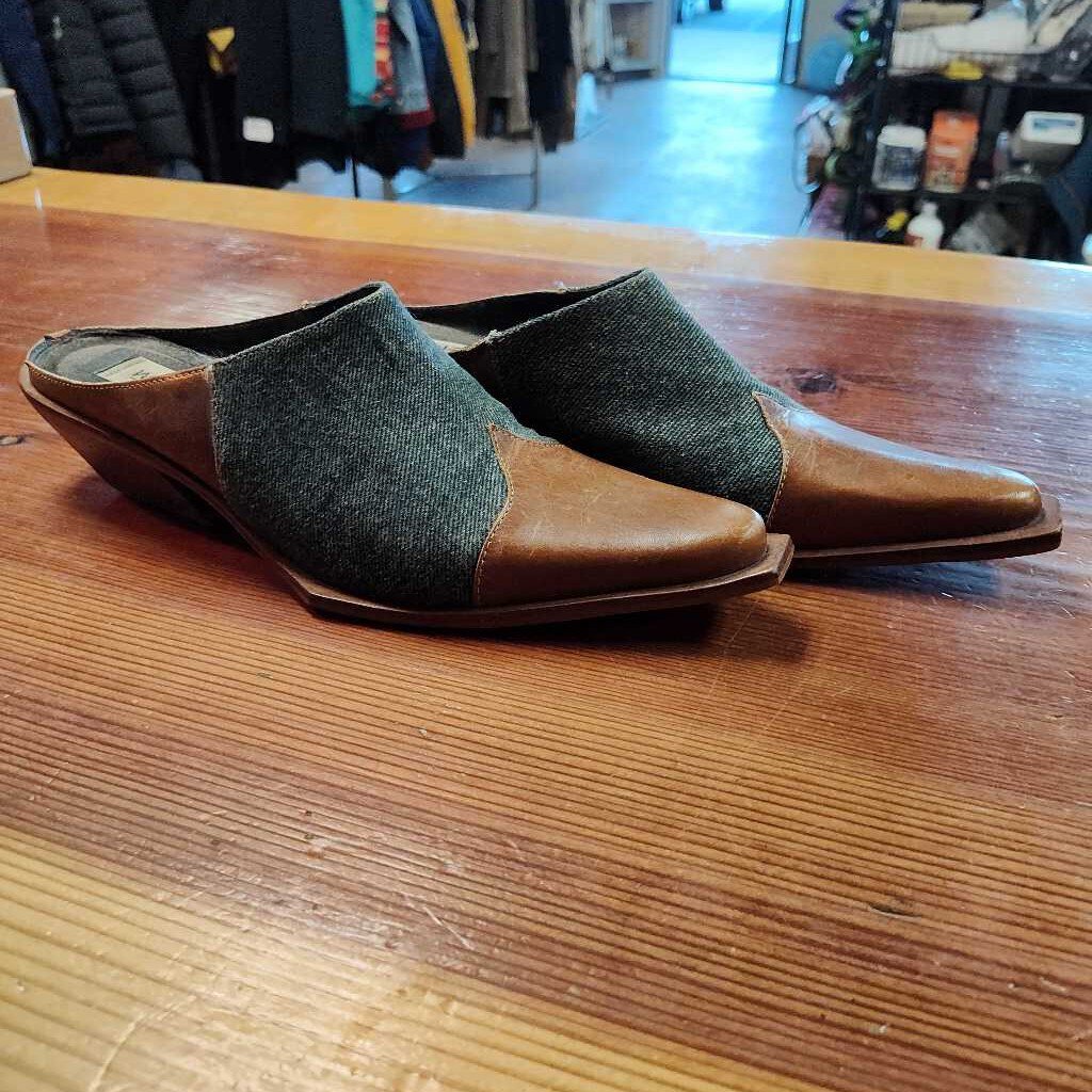 Slip on mules- pointed toe