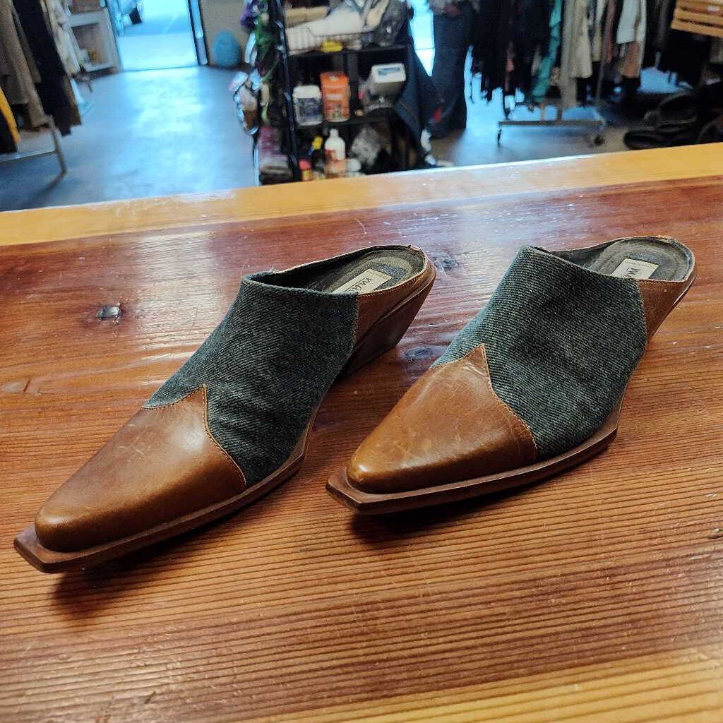 Slip on mules- pointed toe