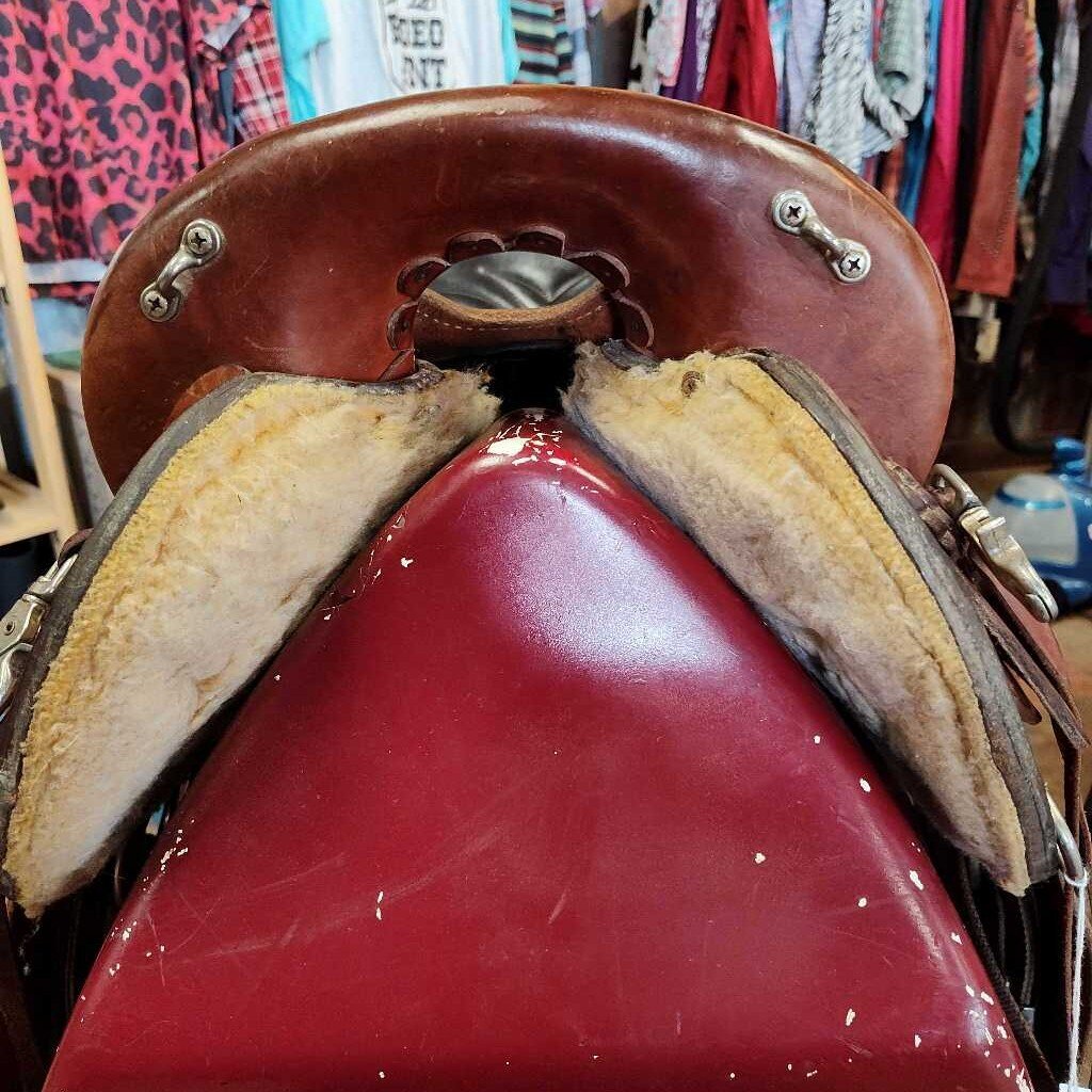 Leather endurance saddle
