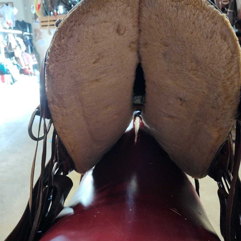 Leather endurance saddle