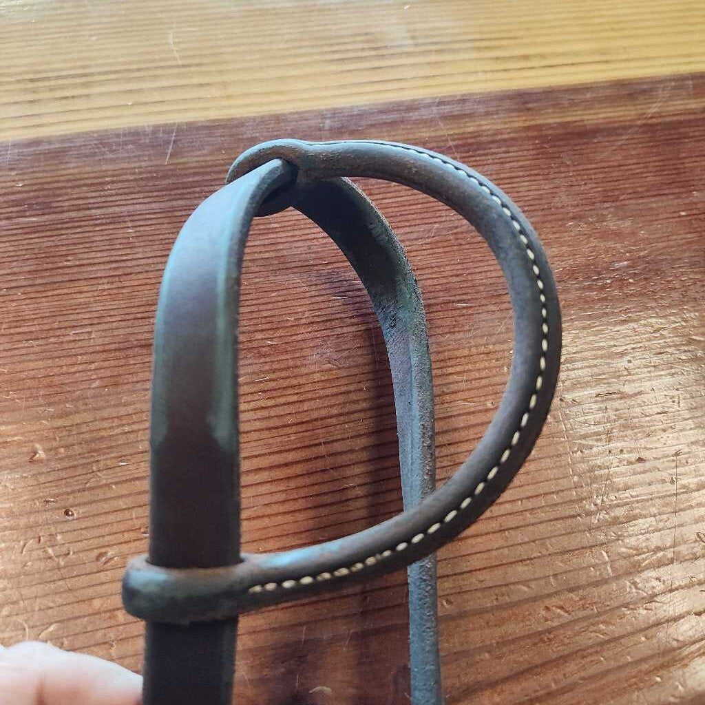 Harness leather w/ beautiful hardware!