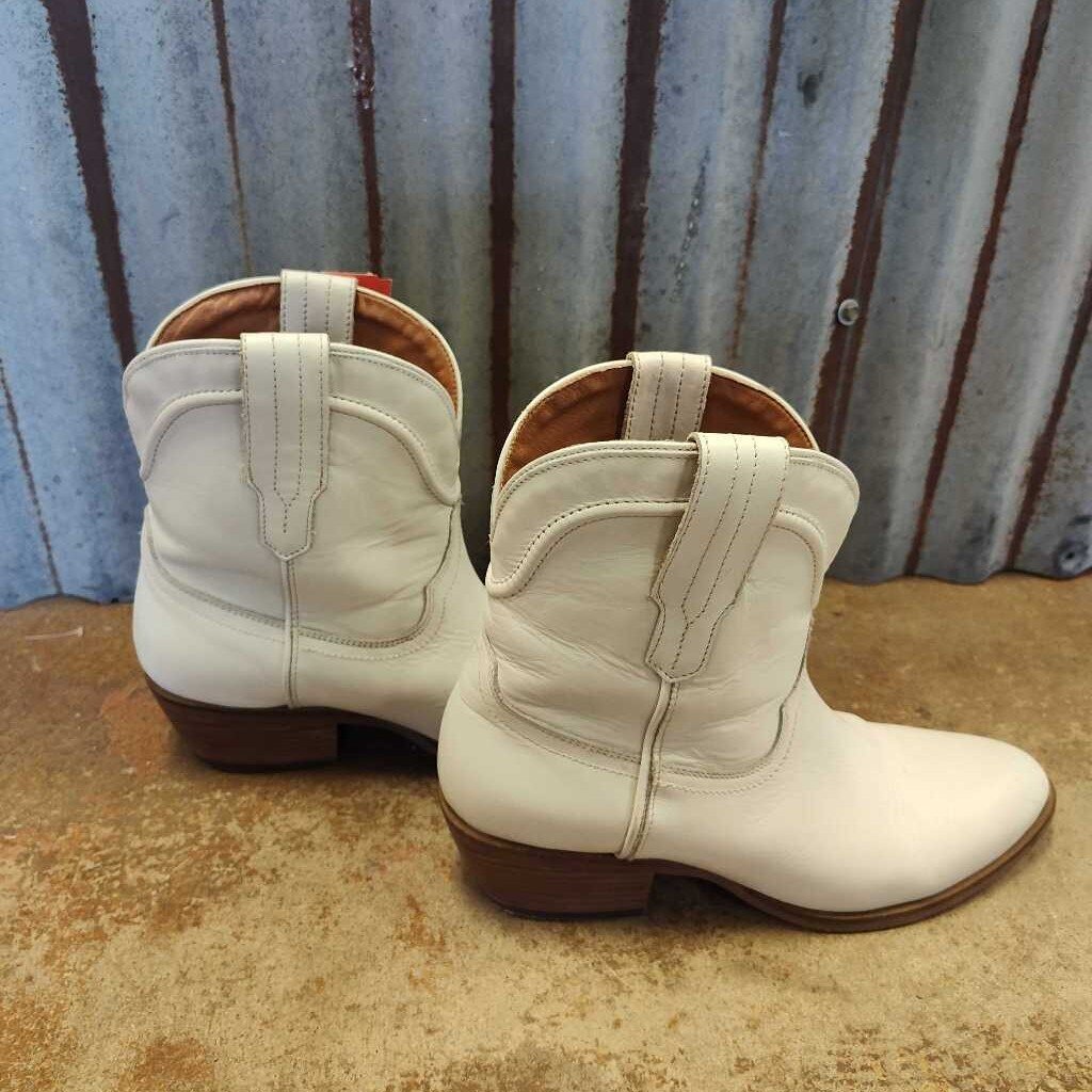 short pull on boots- ladies