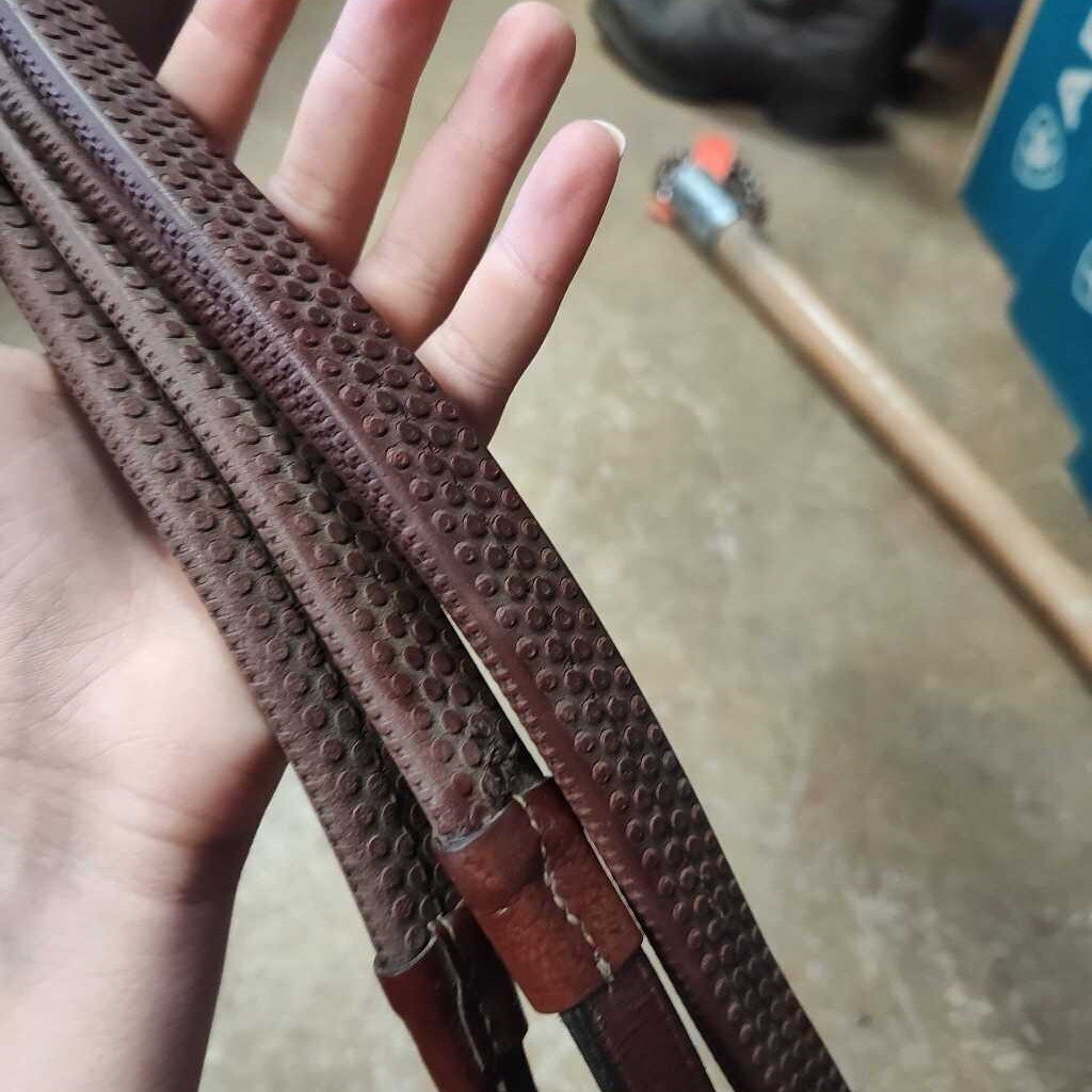 Rubber grip reins