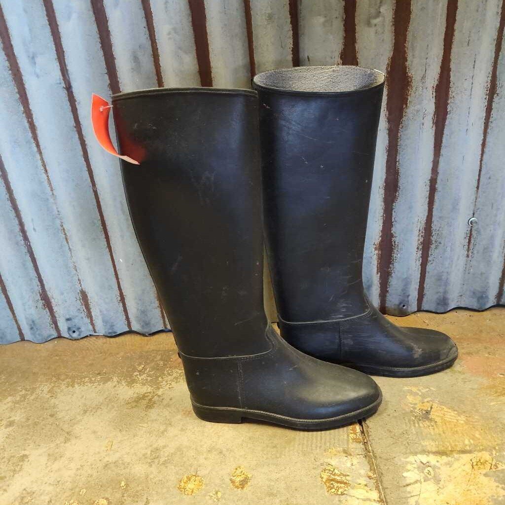 Rubber tall boots