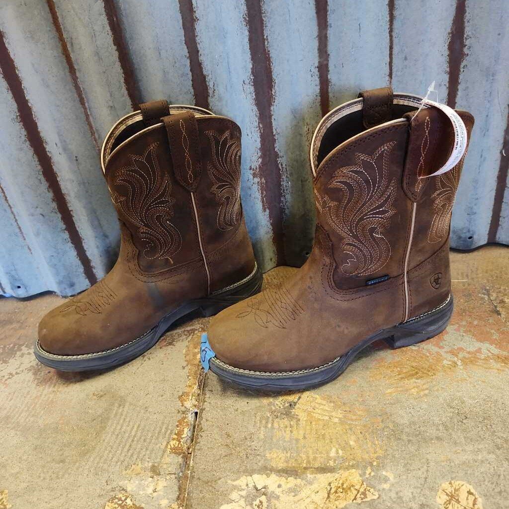 Waterproof pull on