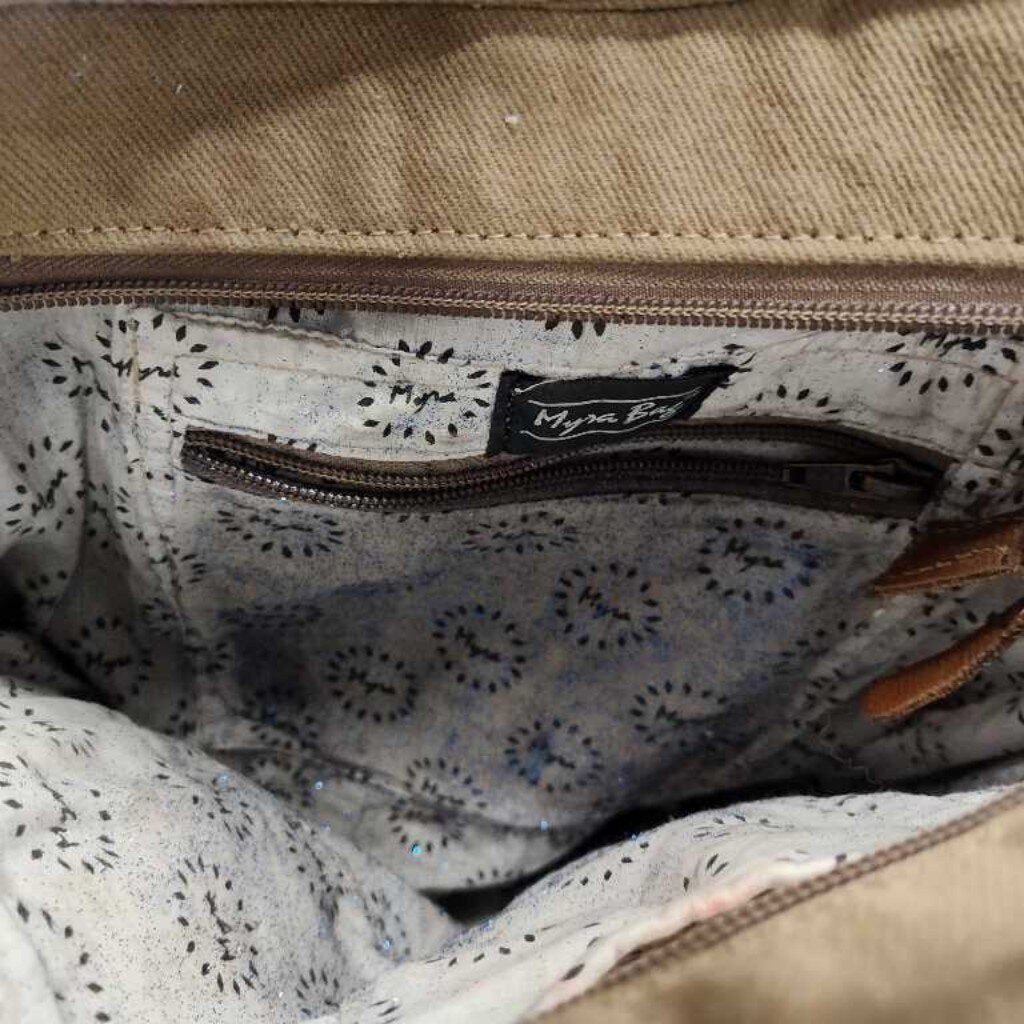 Backpack hide on