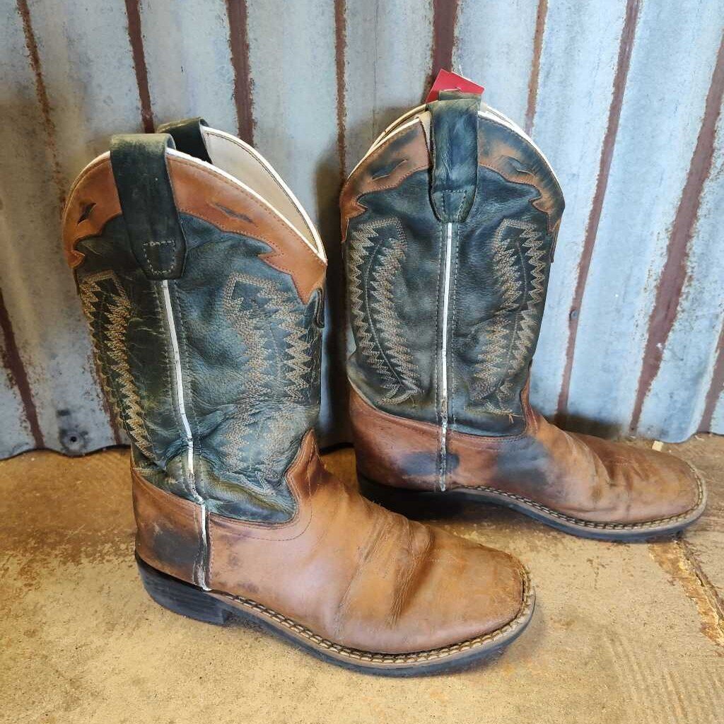 Pull on boots- youth