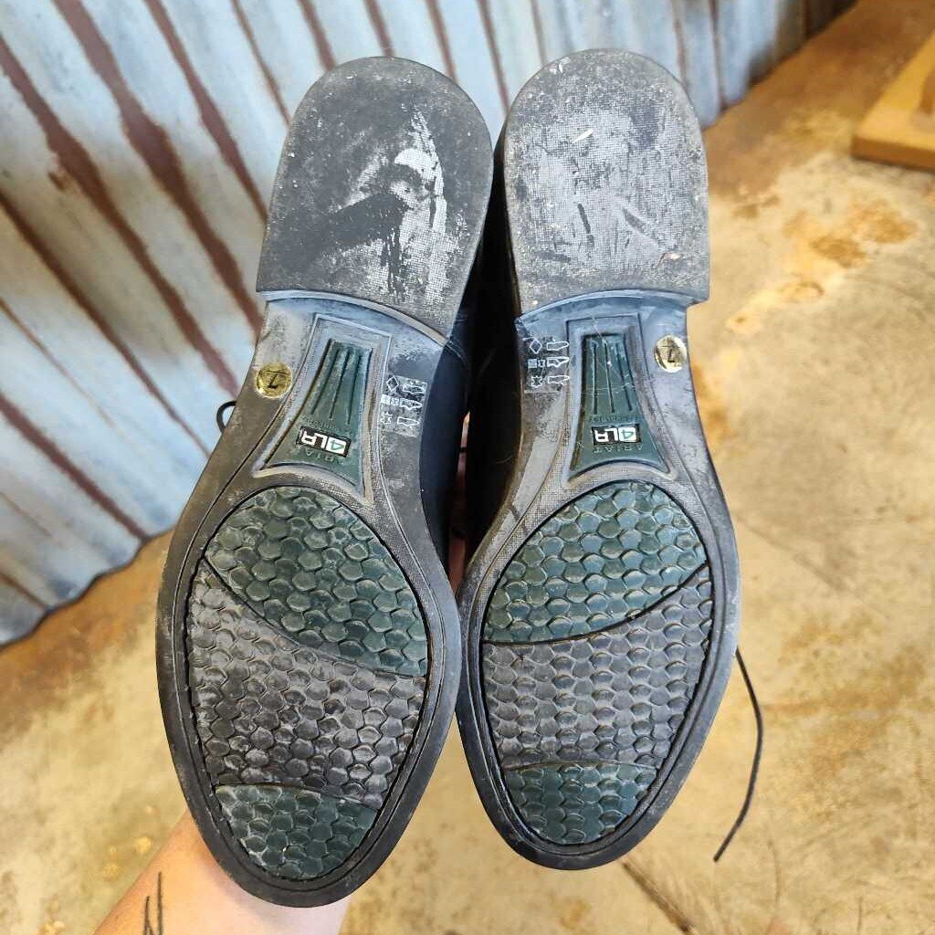 New- field boots- ladies