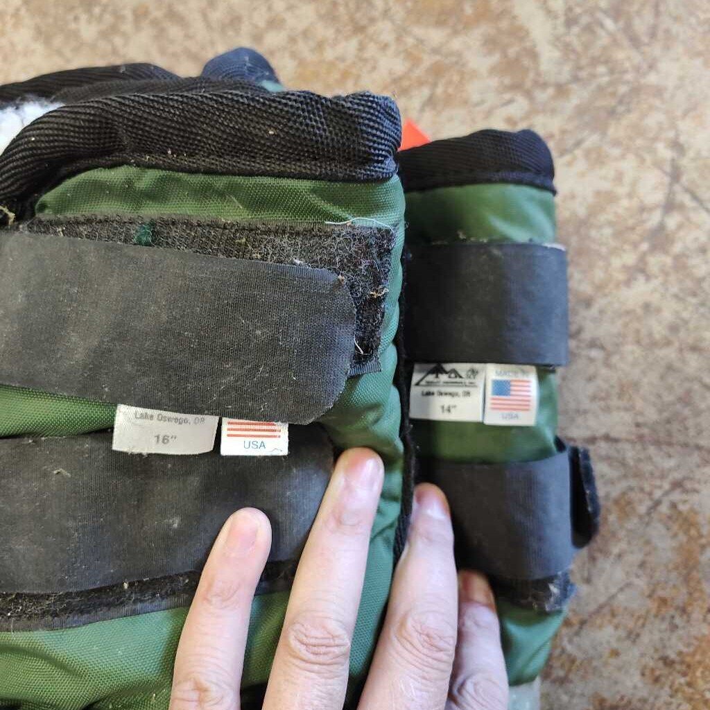 Shipping boots (4)