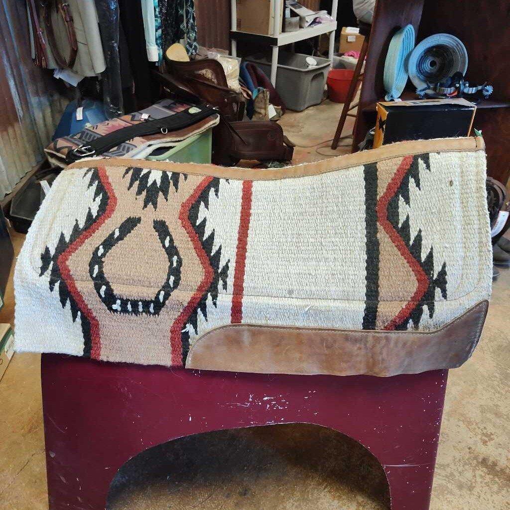 Felt pad with navajo