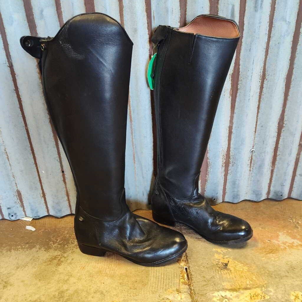 Dress boots gently used