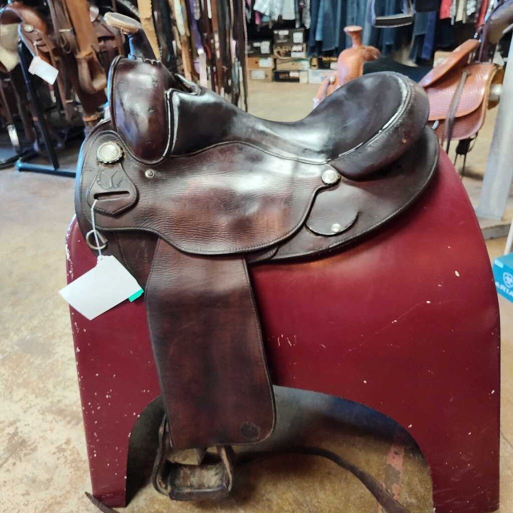 Trail saddle- round skirt