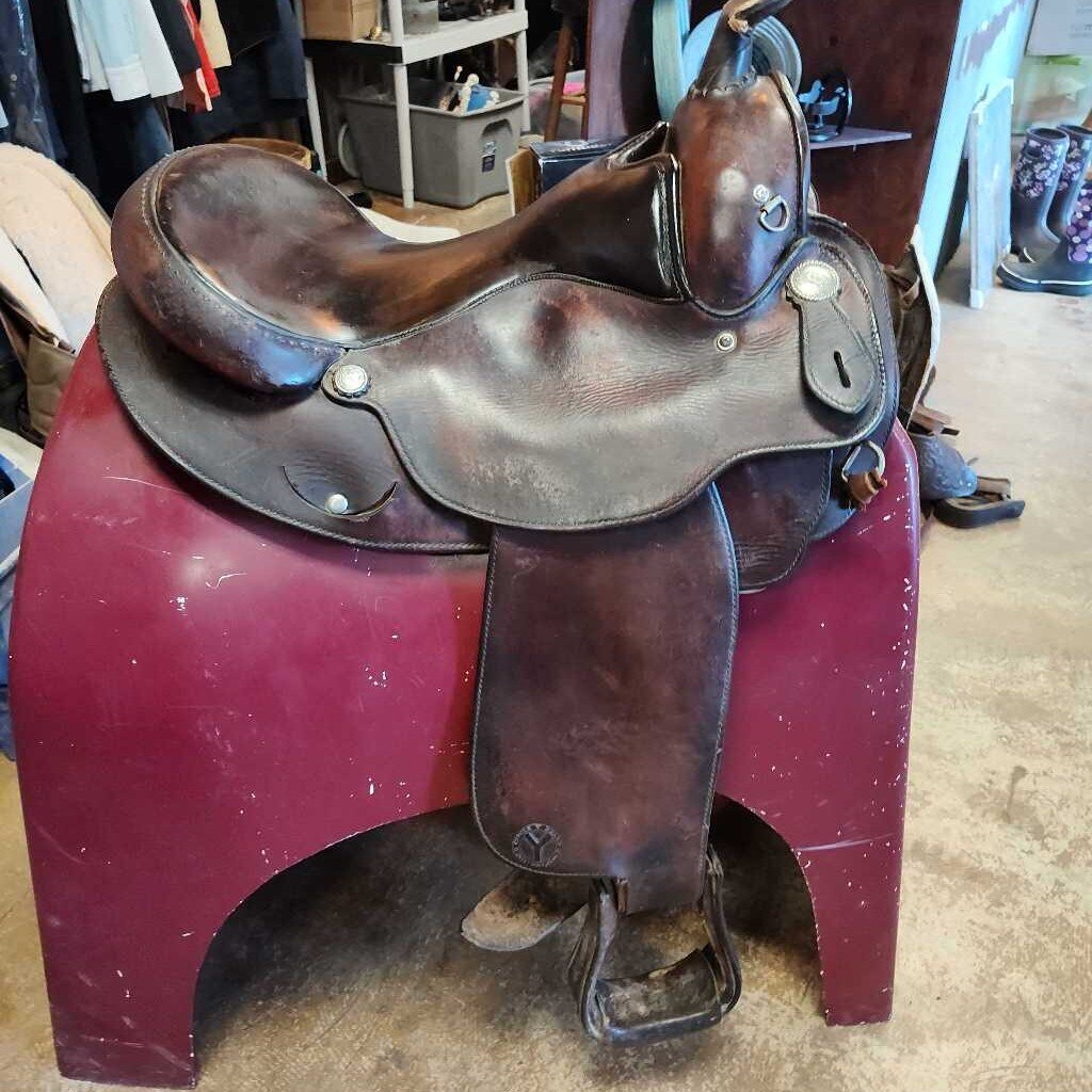 Trail saddle- round skirt