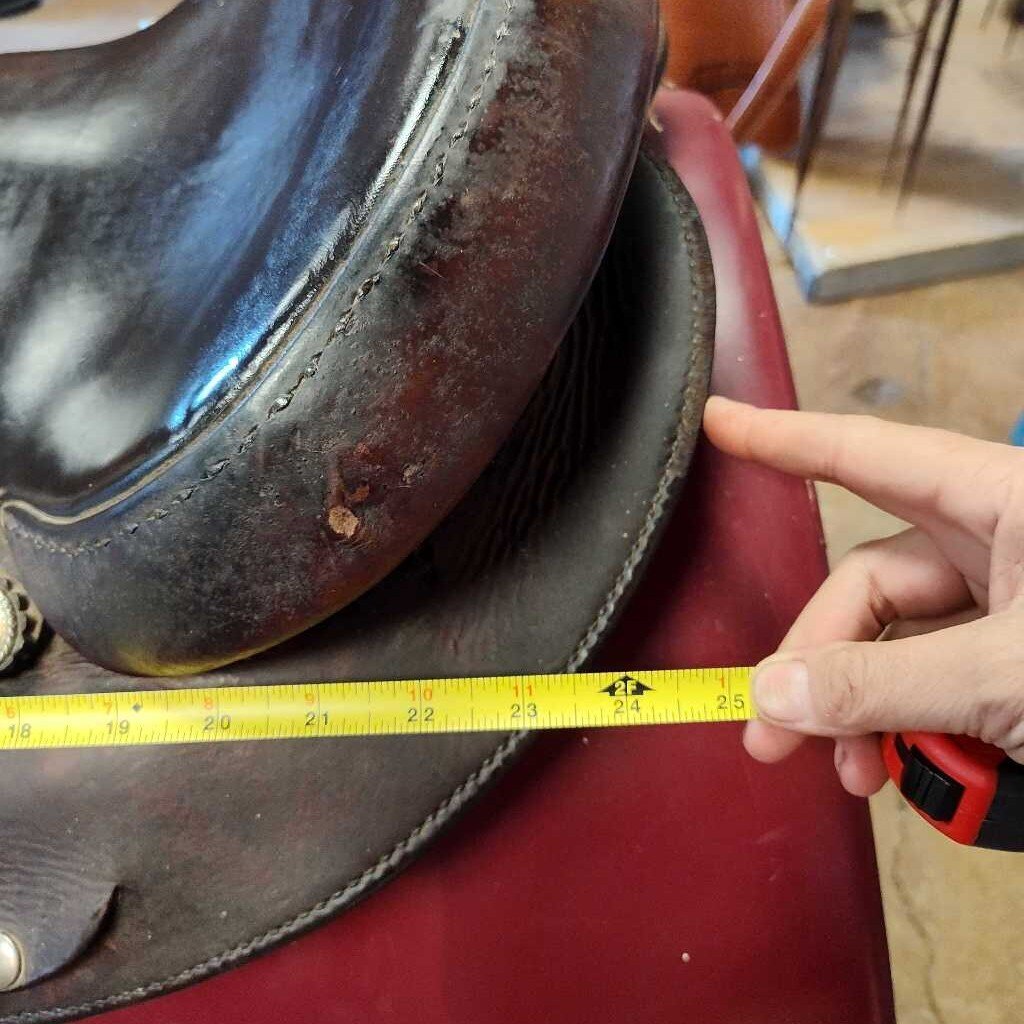Trail saddle- round skirt