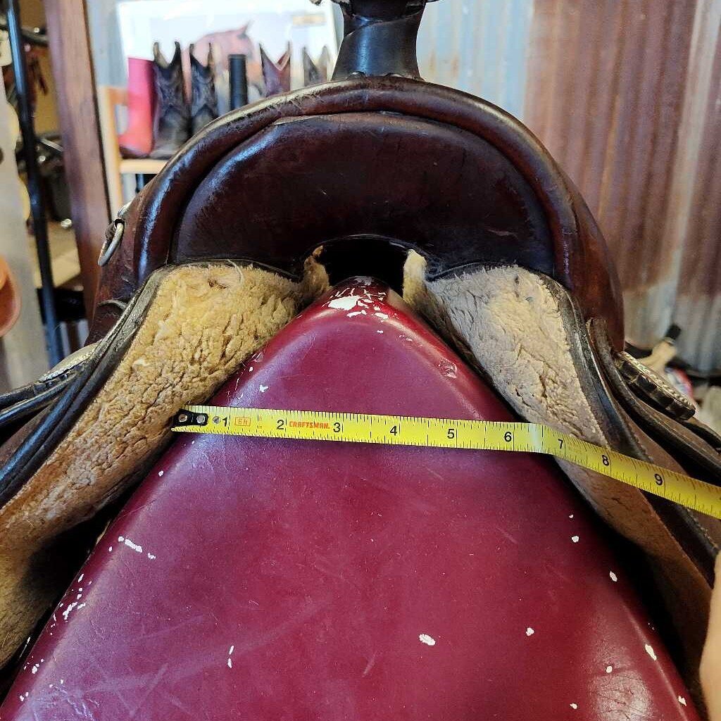 Trail saddle- round skirt
