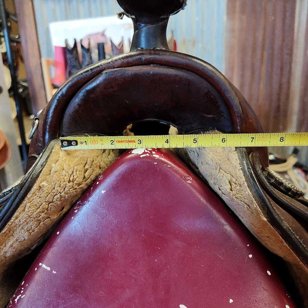 Trail saddle- round skirt