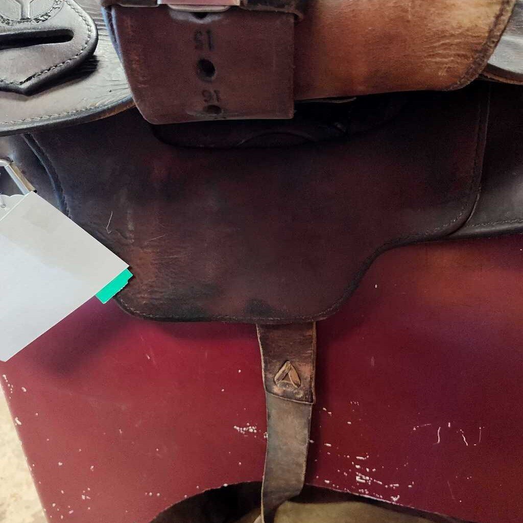 Trail saddle- round skirt