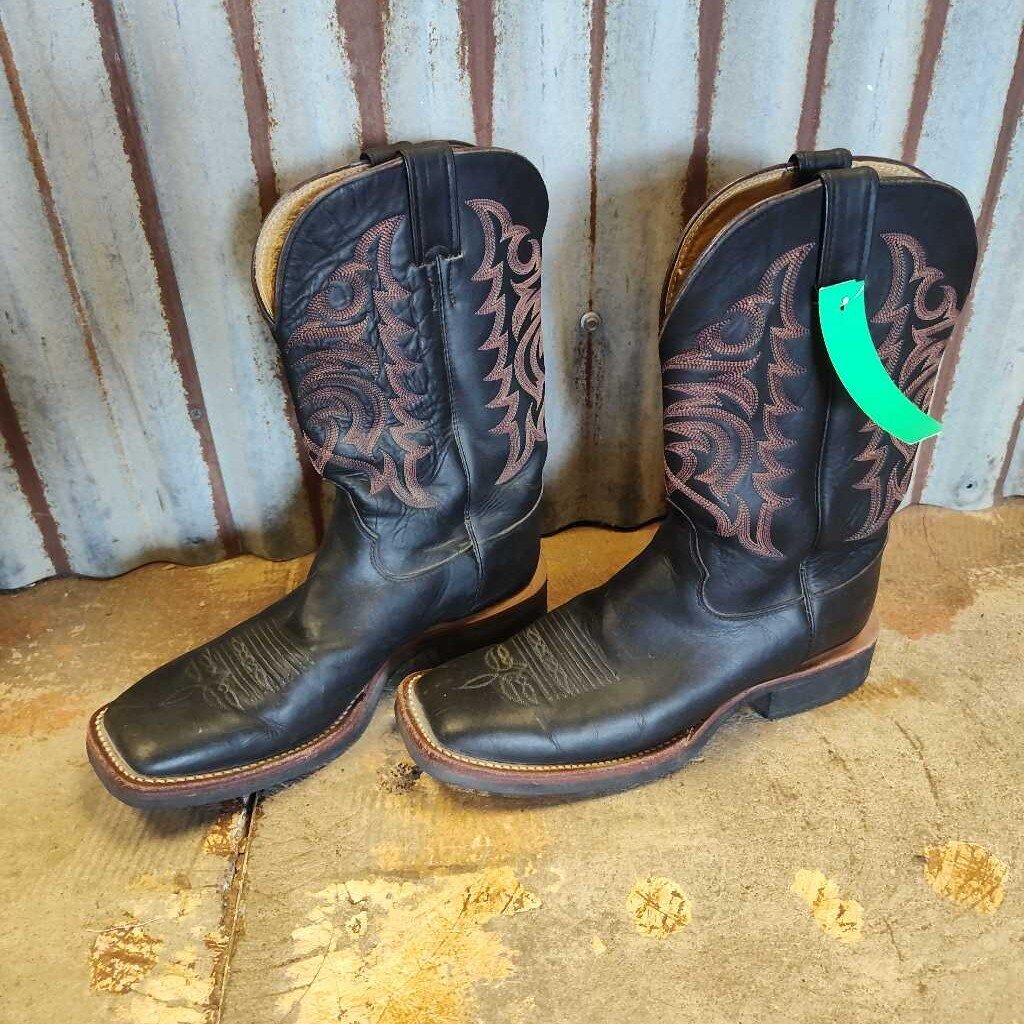 Ladies pull on boots