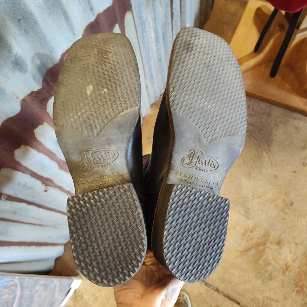 Ladies pull on boots