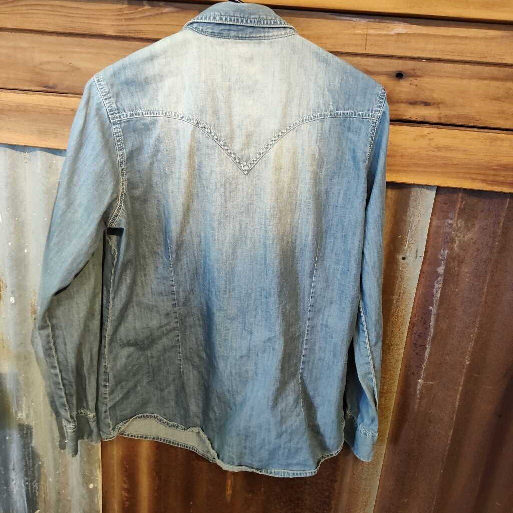 Ladies snap and long sleeve