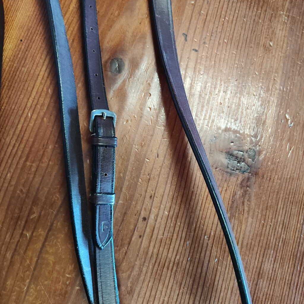 Leather standing martingale