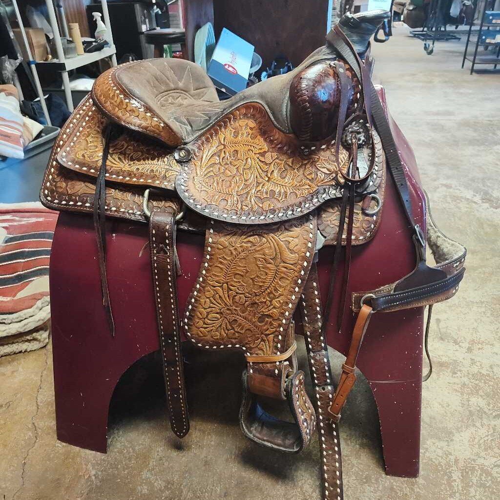 Western saddle/ roper