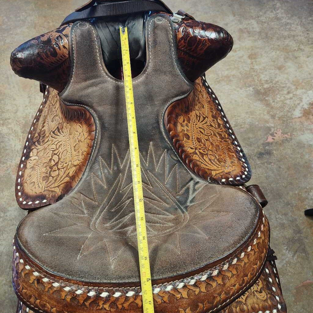 Western saddle/ roper