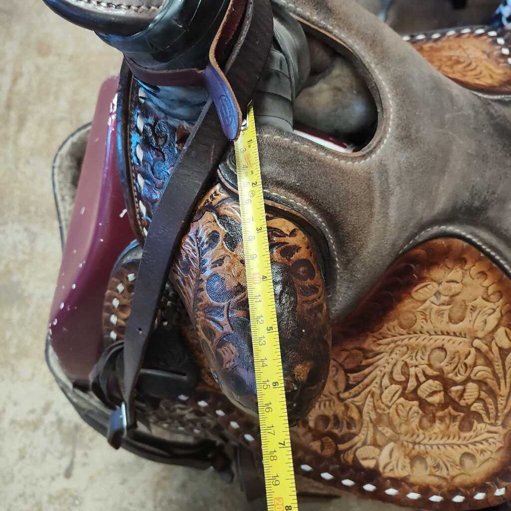 Western saddle/ roper