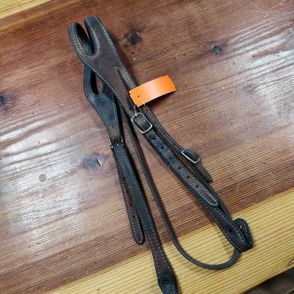 SIngle ear with throat latch