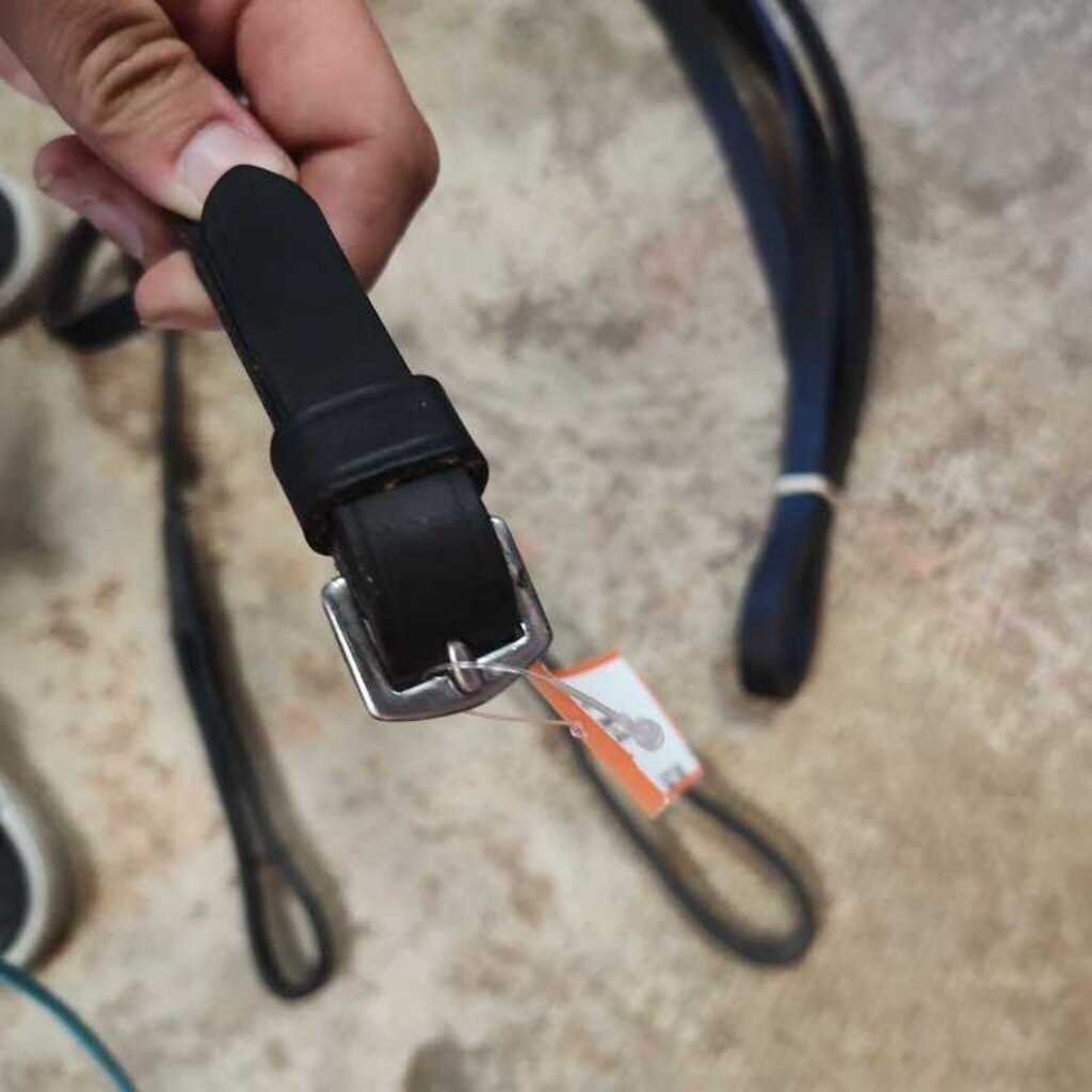 Leather draw reins