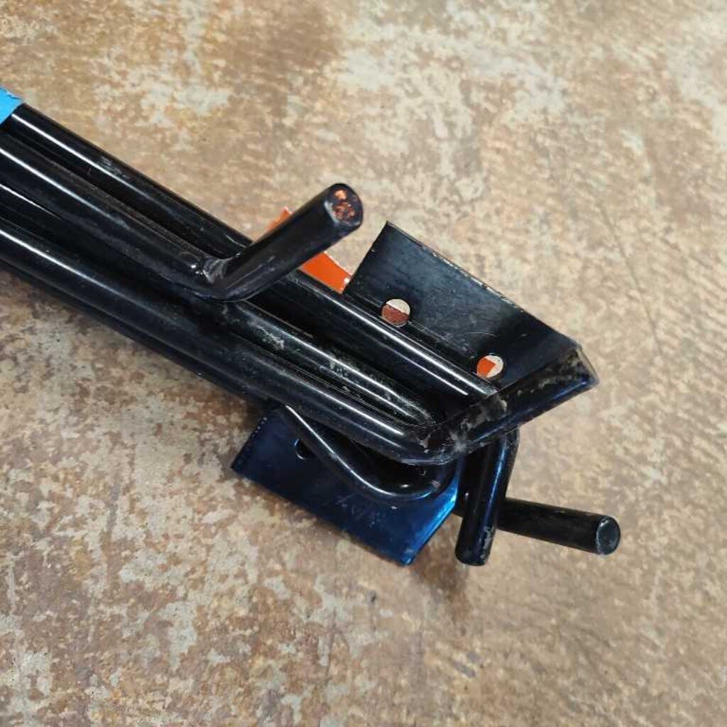 Saddle pad holder