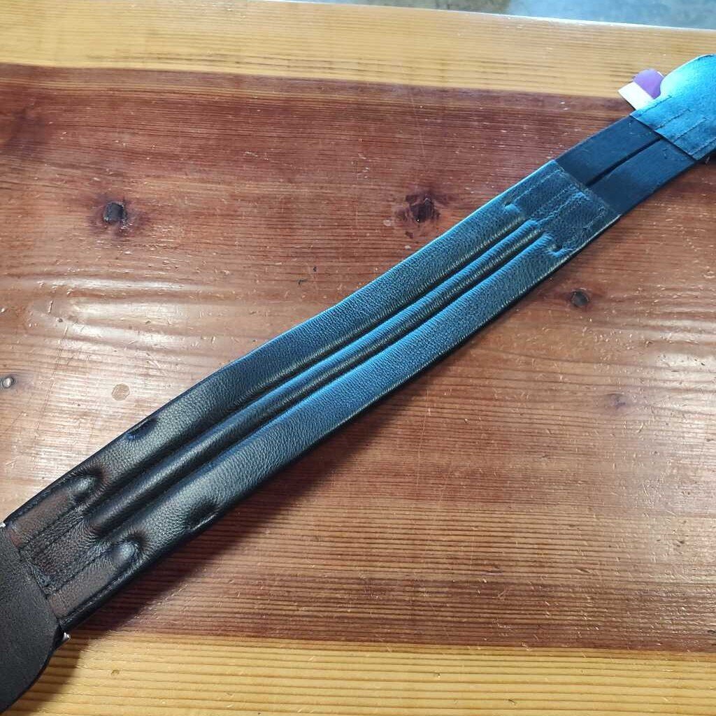 Dressage girth- one side elastic