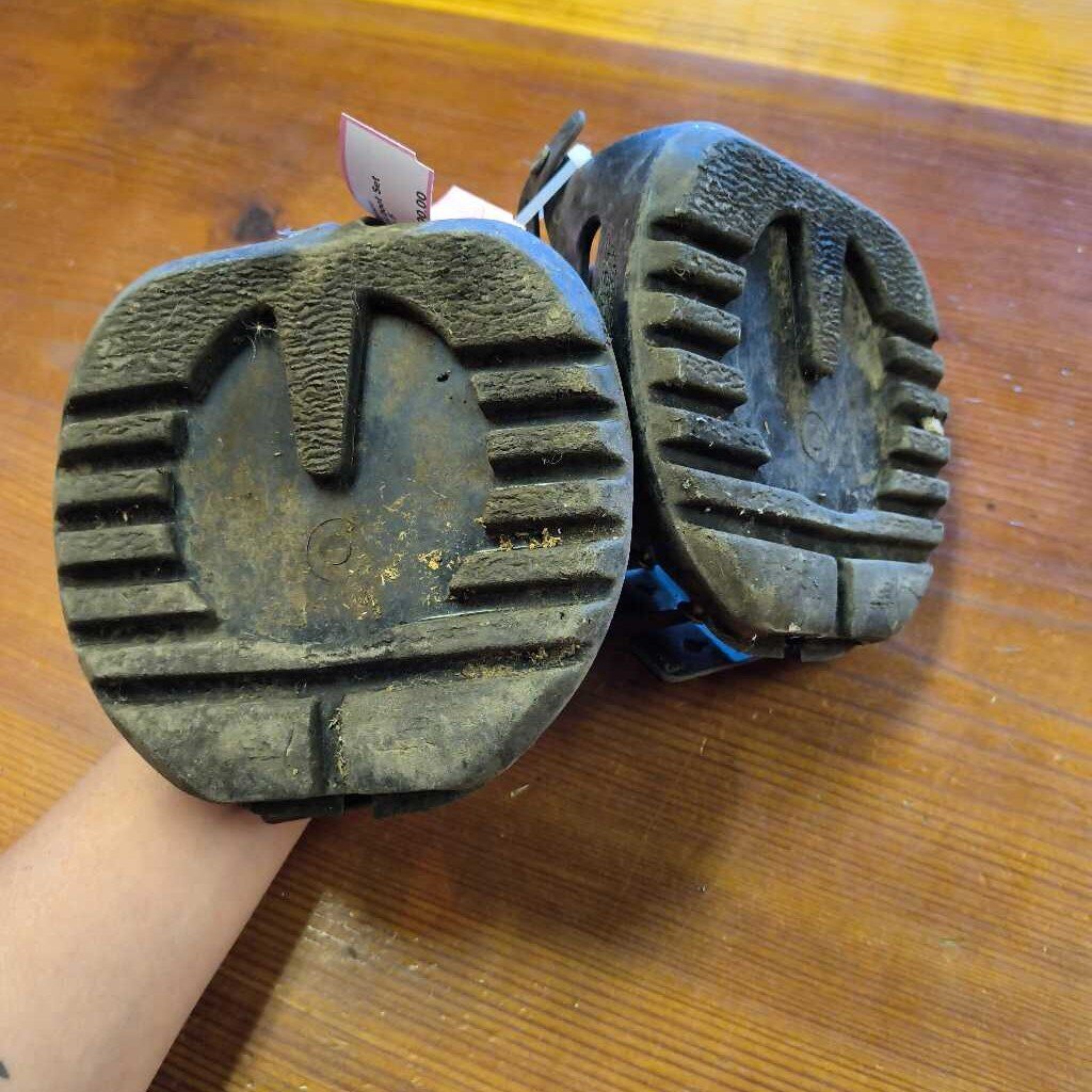 Set (2) scoot boots