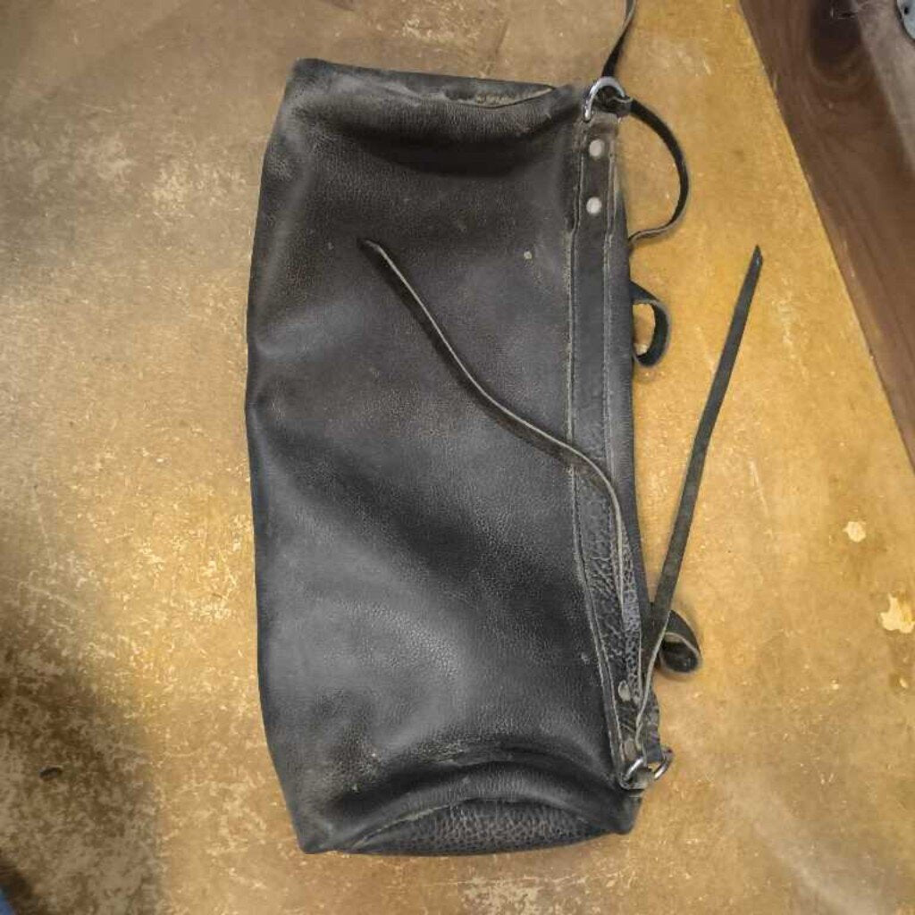 Leather cantle bag
