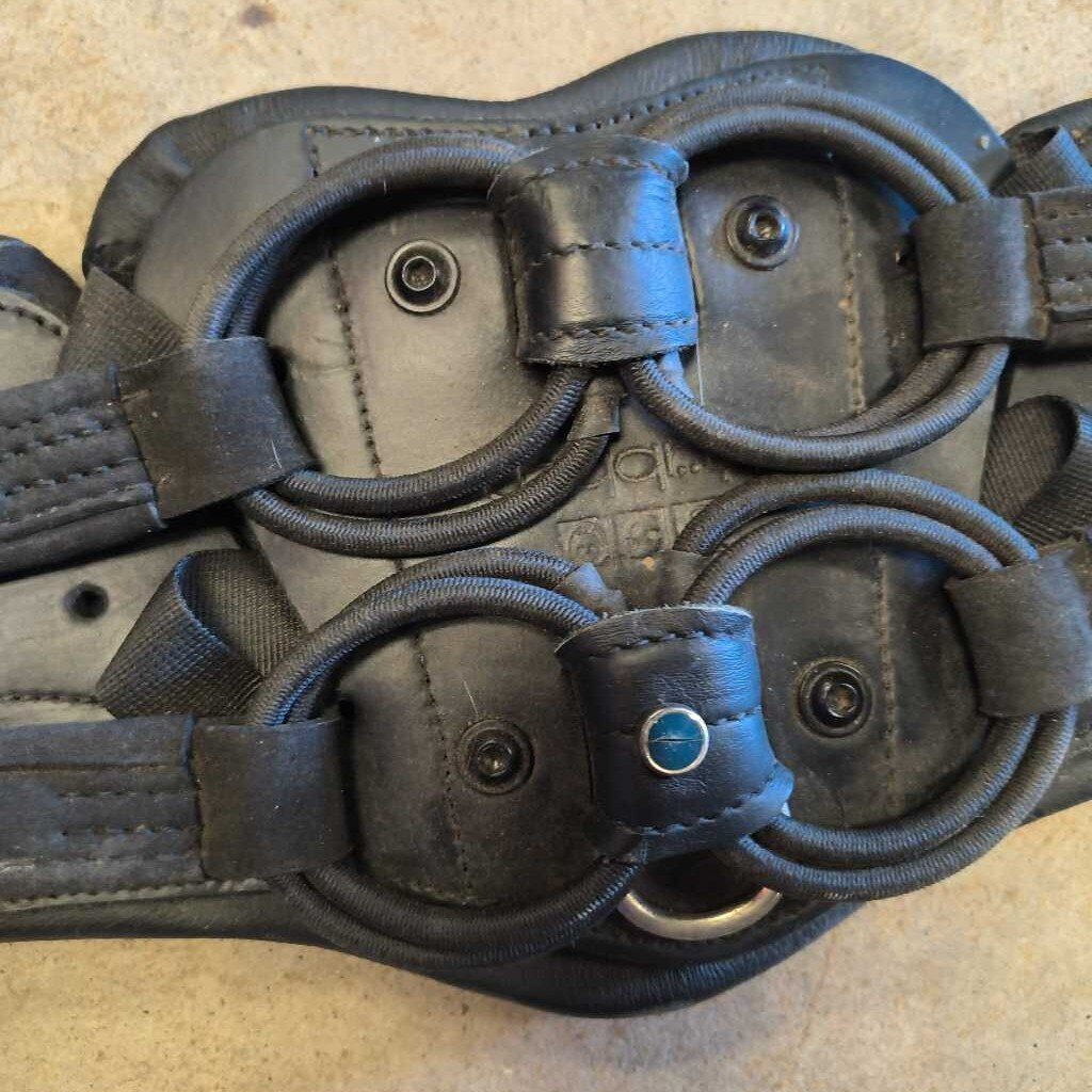 Elastic monoflap style girth