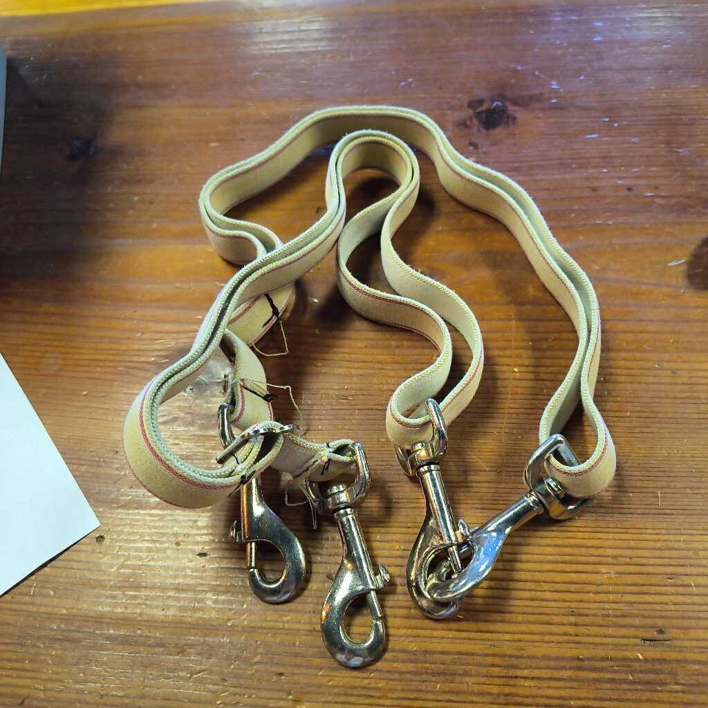 elastic back leg blanket straps (2)