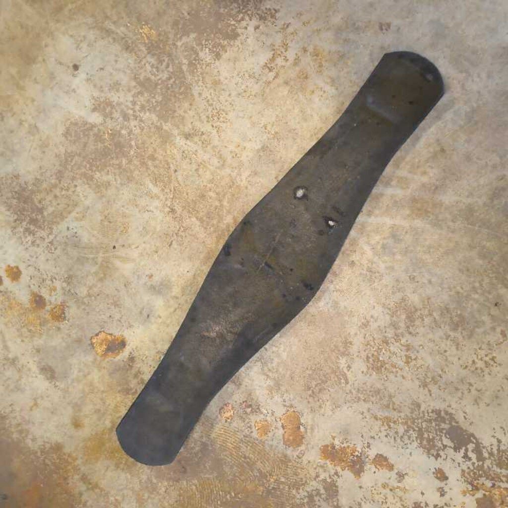 Felt and nylon girth- roper cut