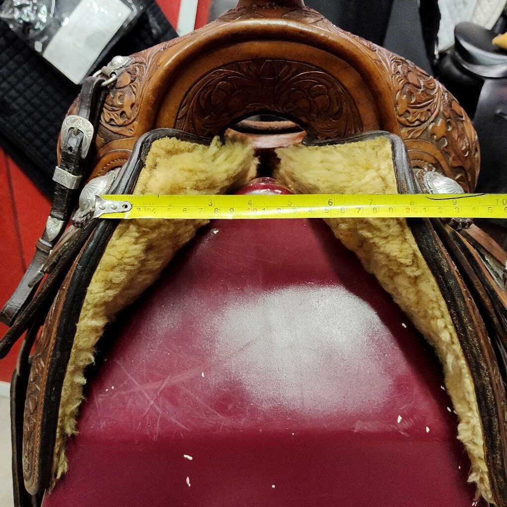 Saddle Show Broken Horn Brand