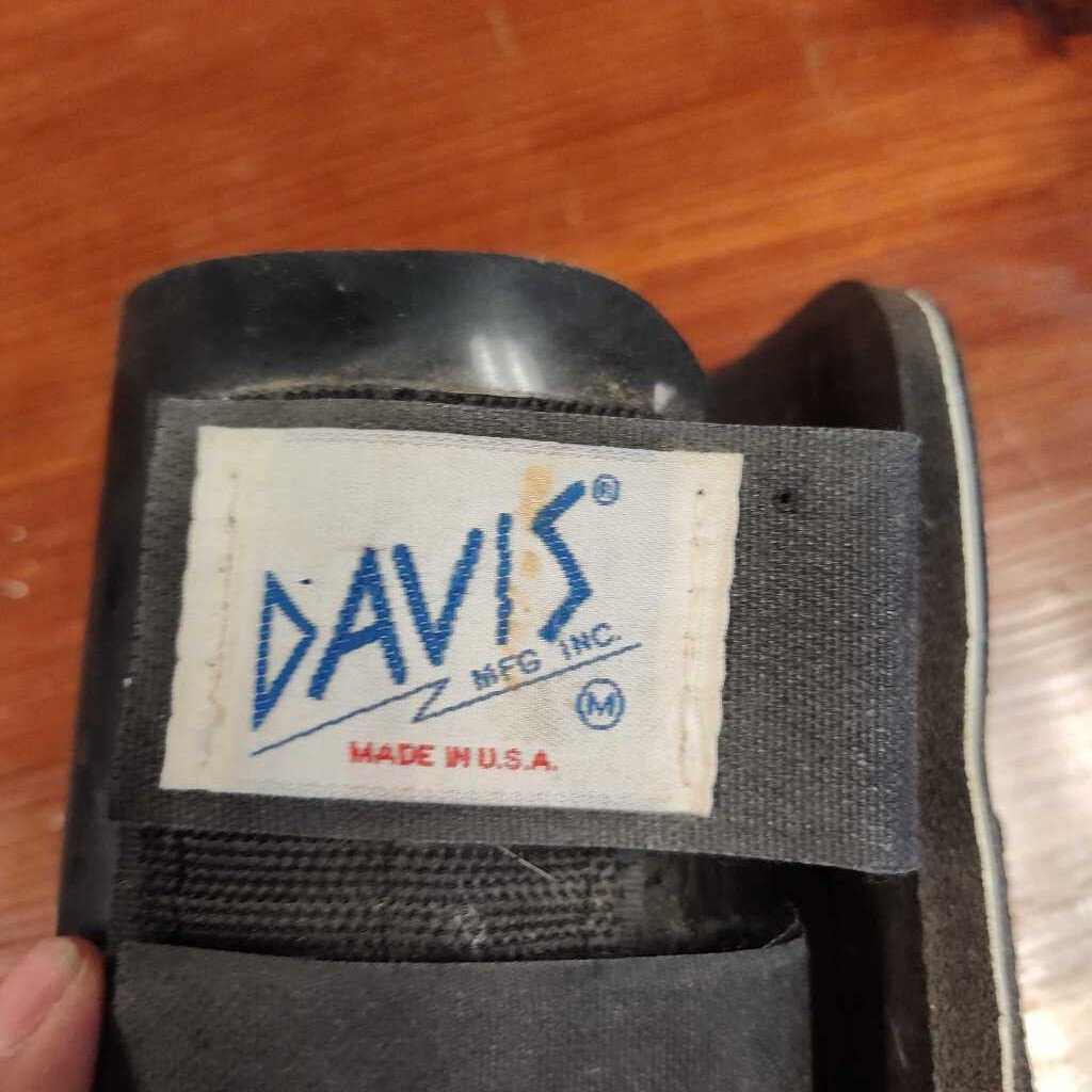Splint boots