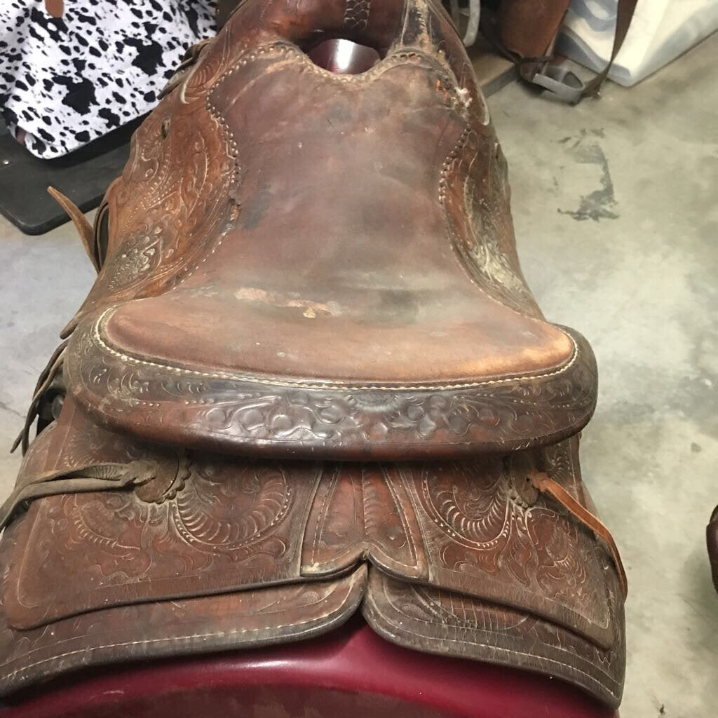 Saddle Roping Youth Roper